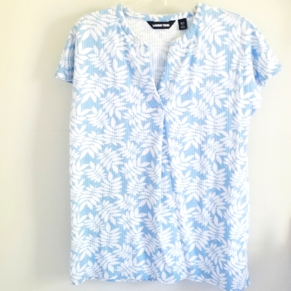 Land's End v-neck blue white top
